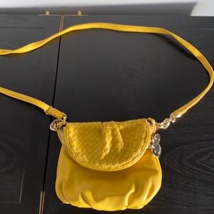 Deux Lux cross body bag in yellow-gold